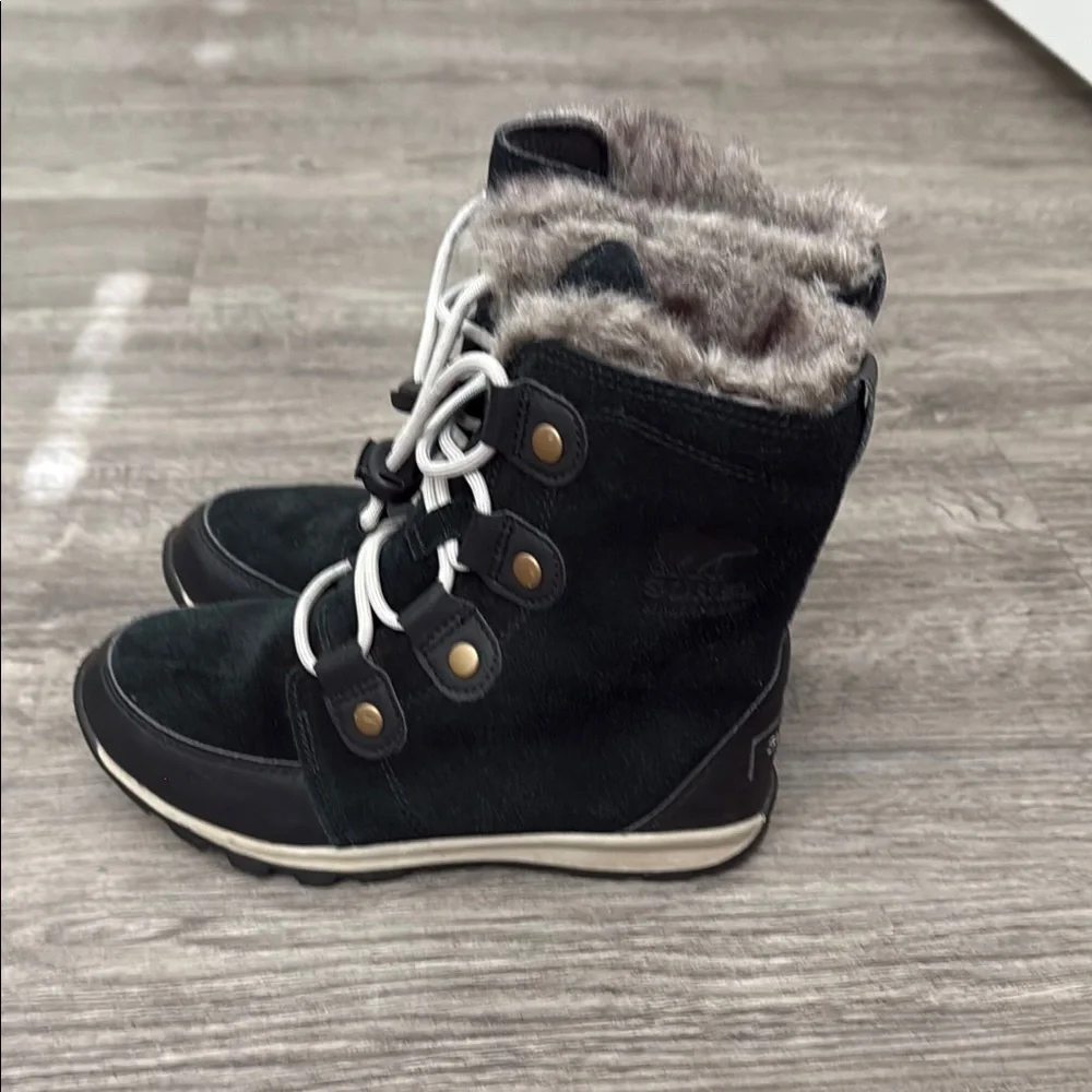 Sorel Black and Gray Cozy Winter Boots